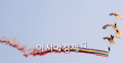 [포토] '오색구름만들며~'