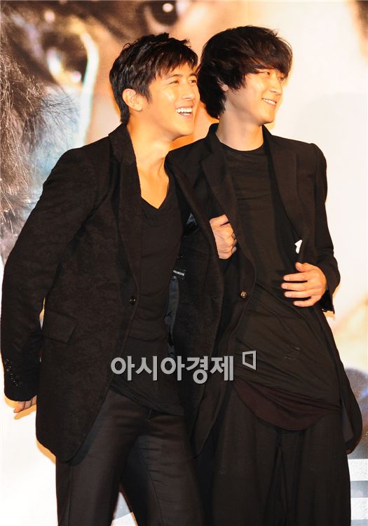 Ko Soo and Gang Dong-won [Park Sung-ki/Asia Economic Daily]