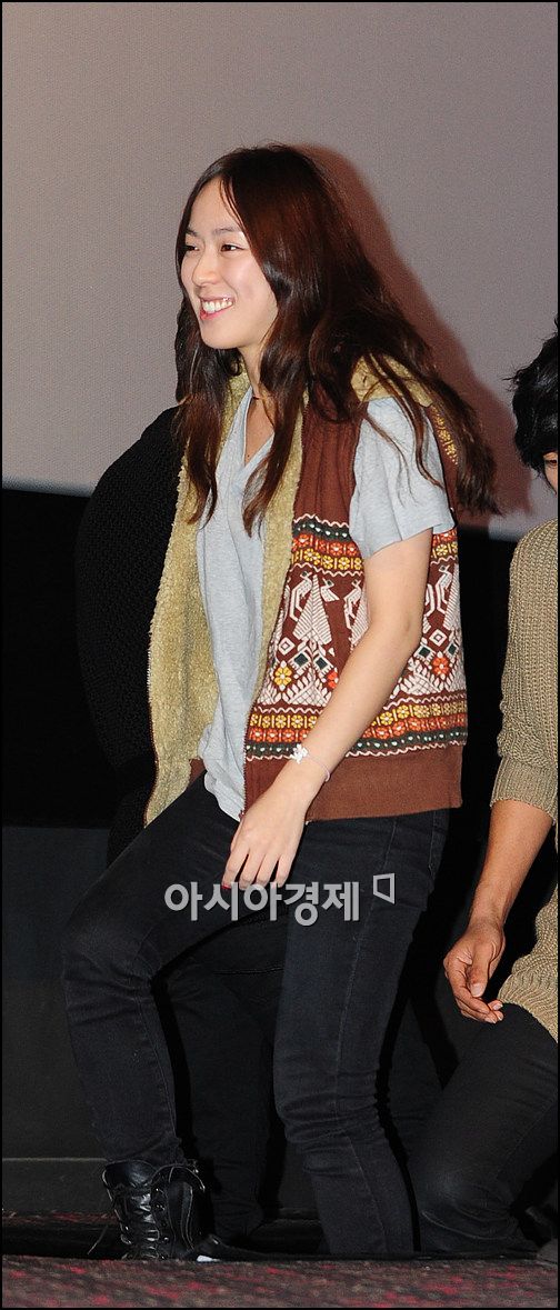 [포토]요조 '오늘은 콘서트 아닌 영화시사회 무대 올라요' 