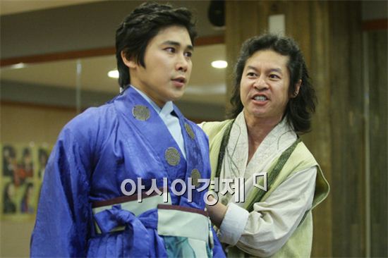 [포토]정태우 몰아붙이는 장생 역 이승훈