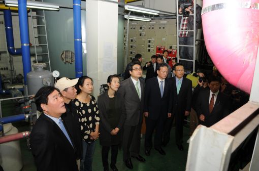 [포토]최경환 "노후아파트 에너지효율 ↑ 관리비 ↓"