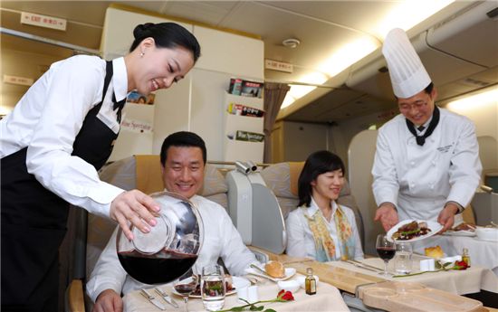 요리사와 소믈리에로 변신한 아시아나 승무원