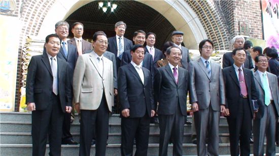 중랑구, 영세교회서 사랑의 쌀 기증 받아 이웃에 전달