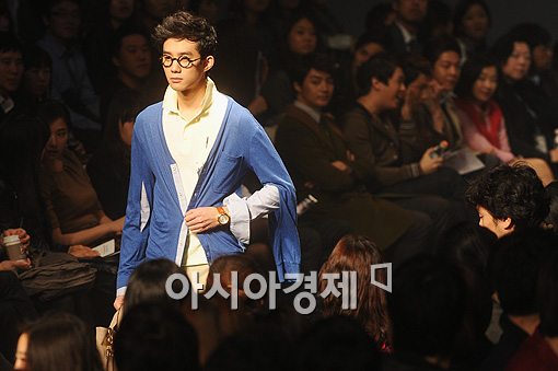 [포토]시원한 블루로 포인트