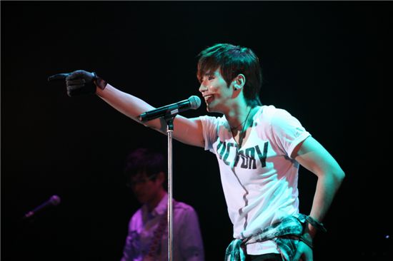Korean singer Evan [Eyagi Entertainment]