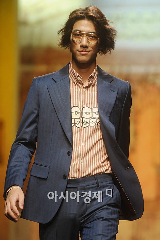 "수트를 제멋대로 잘라입은 소년"(인터뷰)