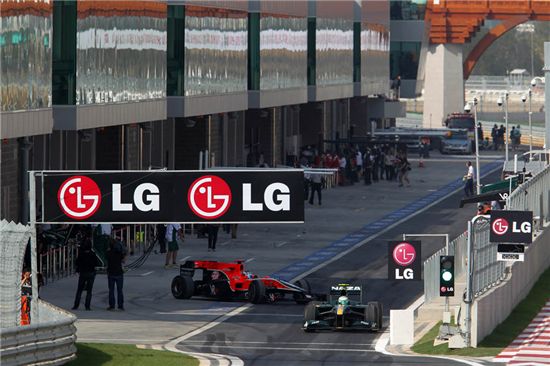 LG전자, F1 대회서 브랜드 위용 드러내다