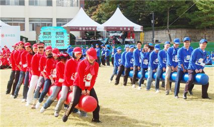 동부증권 '벽허물기' 행사 모습