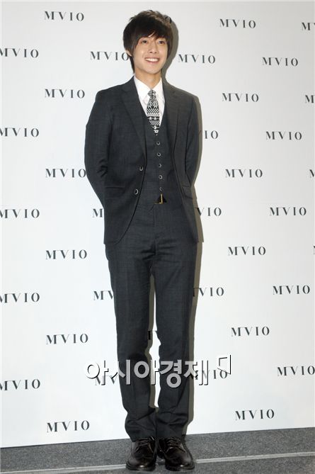 [PHOTO] SS501 Kim Hyun-joong arrives at Seoul Fashion Week