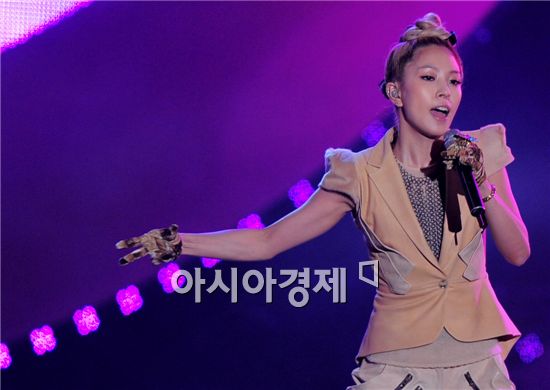 [PHOTO] BoA performs at Asia Song Festival