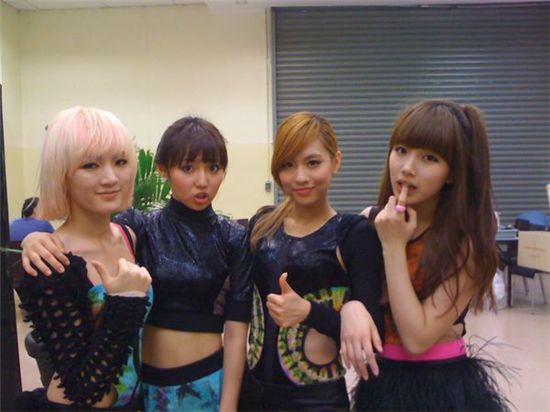 K-pop idols miss A (from left to right) Jia, Min, Fei and Suzy [Official Fei's Twitter site]