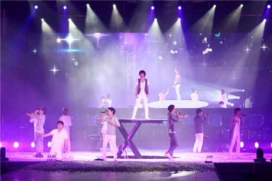 Super Junior members at their "SUPER SHOW 3" in Beijing [SM Entertainment]