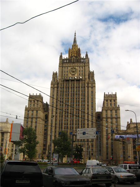 아르바트 거리에 가기 전에 보이는 러시아 외무성 건물.