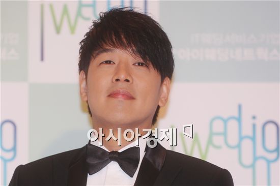 [PHOTO] Ryu Si-won poses before wedding