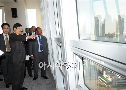 아프리카 '봉고' 대통령이 인천을 방문한 이유는?