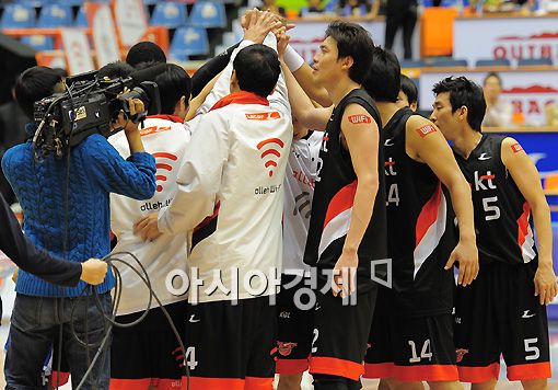 [포토]'오늘은 우리의 승리'