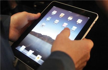 11월 중 국내 출시가 예정된 애플 태블릿 PC ‘아이패드’.