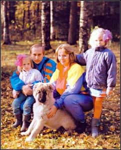 프라우다 신문에 게재된 푸틴 가족 사진.