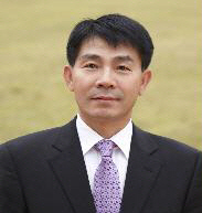 ‘제14회 민원봉사대상’에서 대상을 수상한 대전광역시 복지정책과 정기룡씨 / 행정안전부