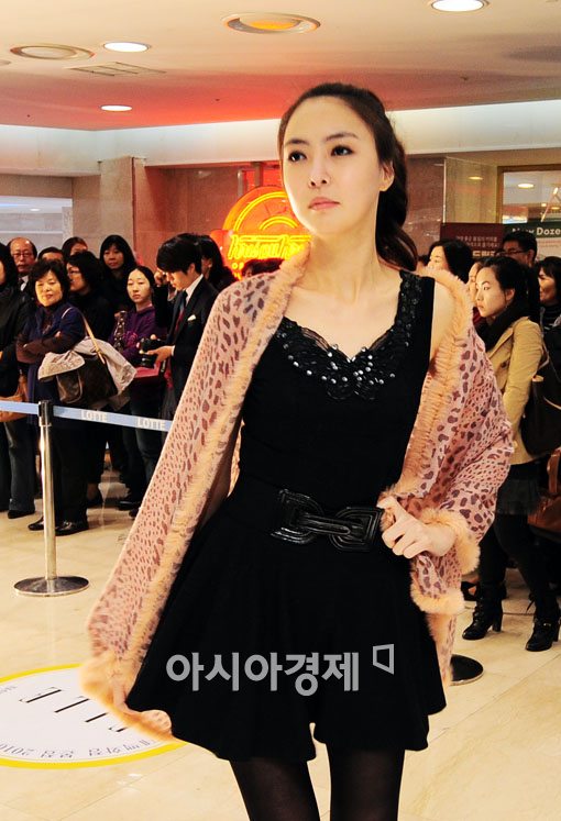 [포토] 백화점에서 열리는 잡화패션쇼