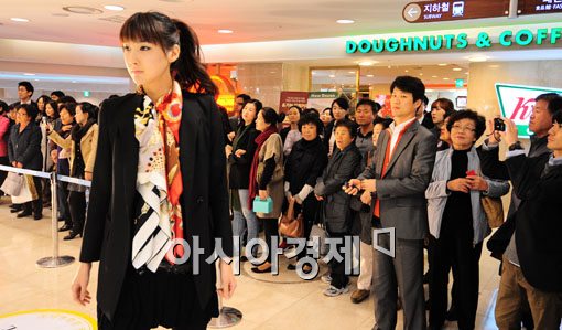 [포토] 고객과 함께하는 잡화패션쇼