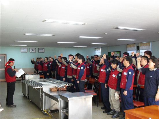 정리매매 중인데 경영권 다툼..속타는 직원들