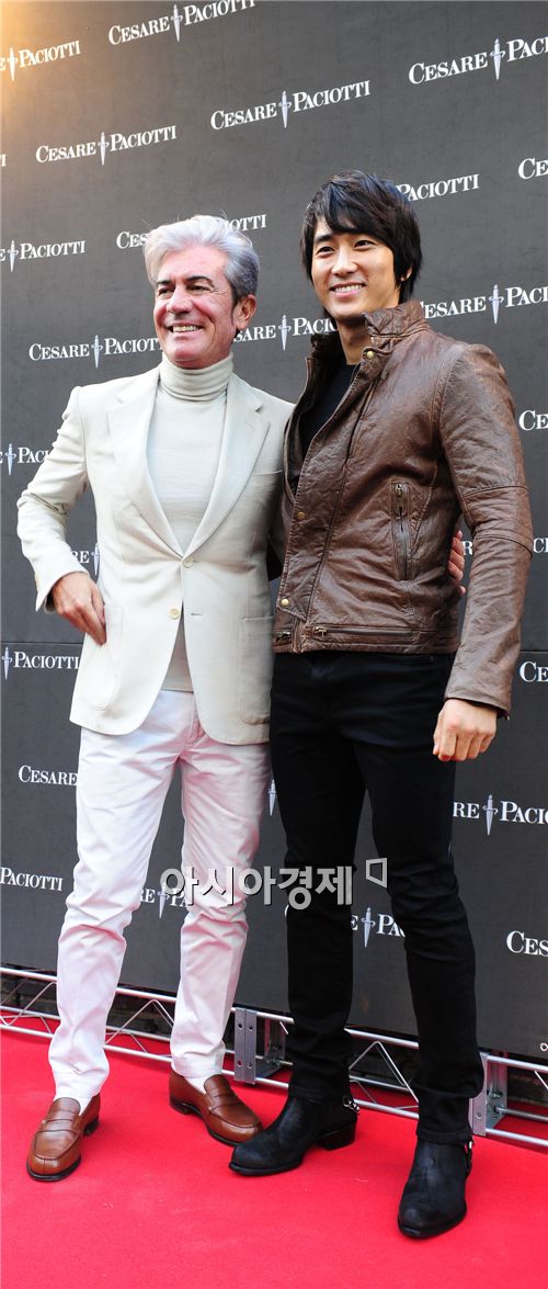 [PHOTO] Song Seung-heon at Cesare Paciotti store opening
