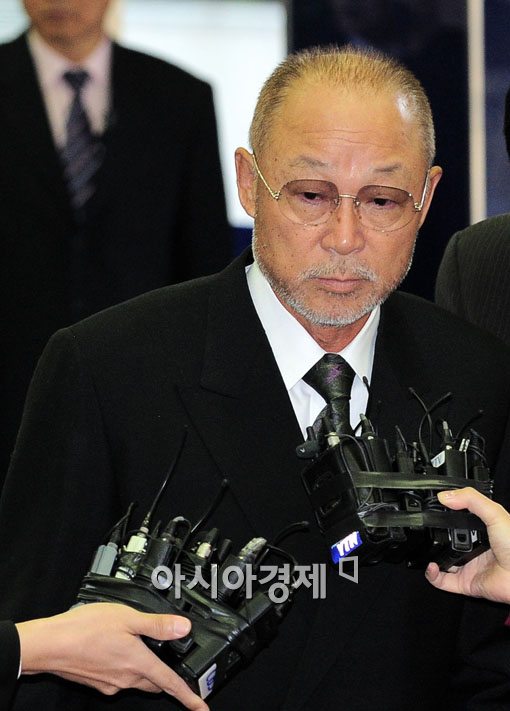 [포토] 입 굳게다문 정행남 신한금융 이사