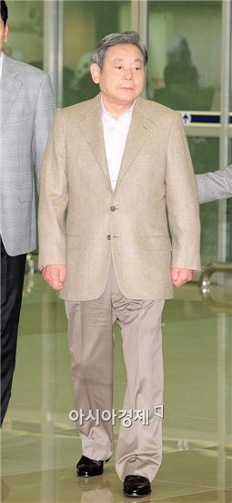 ▲이건희 삼성그룹 회장은 자사 브랜드인 '란스미어' 정장을 즐겨 착용하는 것으로 알려져 있다