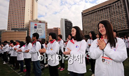 [포토] 'G20 정상회의, 우리가 민간 의장들입니다~'