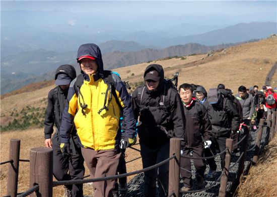 휴비스 출범 10년, '화섬업계 통합의 상징'