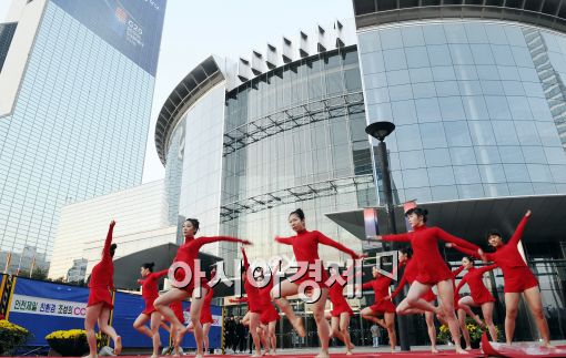 [포토]코엑스 앞에서 펼쳐진 공연!