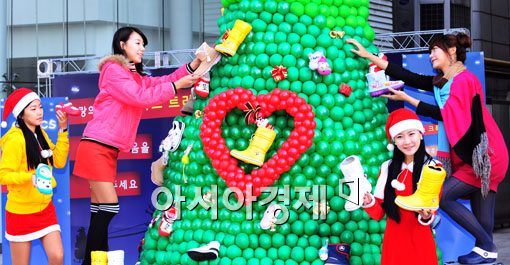 [포토] '초대형 크리스마스트리에 사랑이 활짝~'