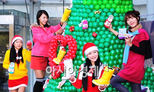 [포토] '초대형 크리스마스트리에 사랑이 활짝~'