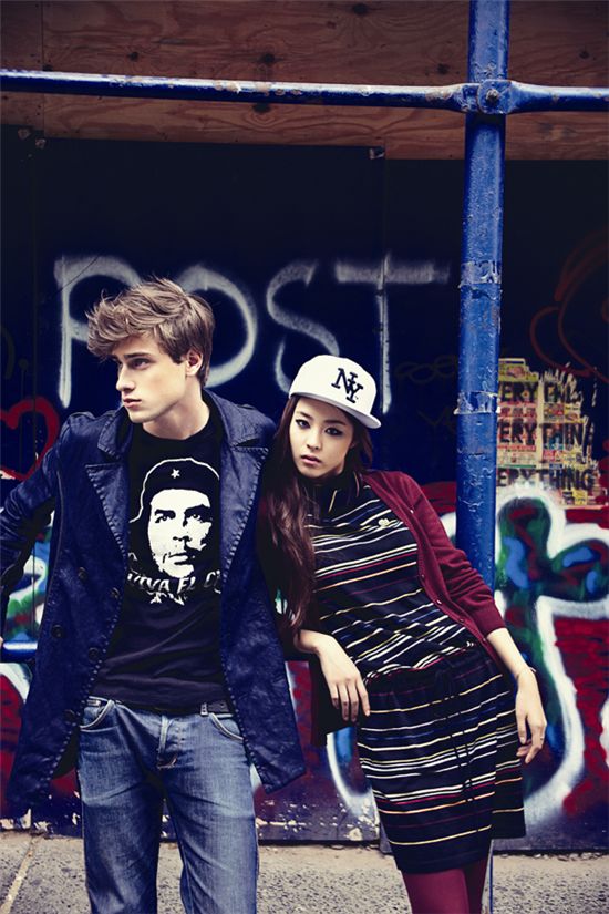 이연희, 뉴욕 이스트빌리지 배경 새로운 스타일 뽐내