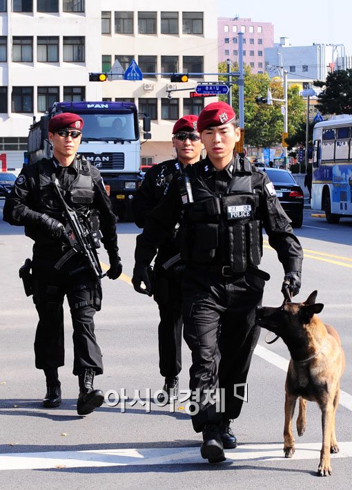 [포토] 경계근무 강화하는 경찰 특공대