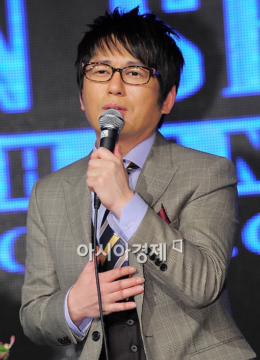 [포토]신승훈 "'슈스케2' 이승철 처럼 심사평 자신없다!"