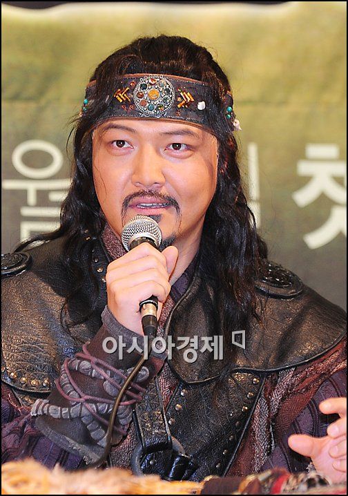 [포토]포즈 취하는 정웅인