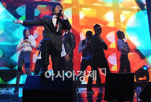 [포토]신승훈 '여러분 즐기세요'