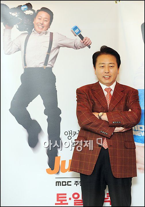 [포토]최일구 앵커 'MBC 주말 뉴스데스크의 얼굴!'