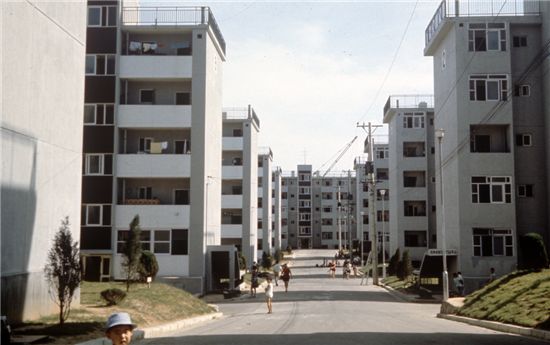 [공공주택 40년]국내 첫 공급된 개봉동 임대아파트는?