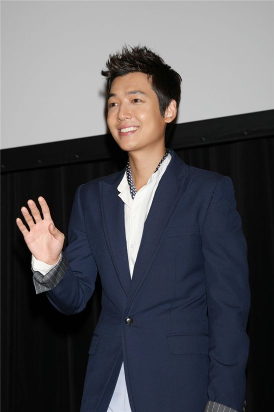 Actor Choung Kyung-ho to enter military on Nov 30