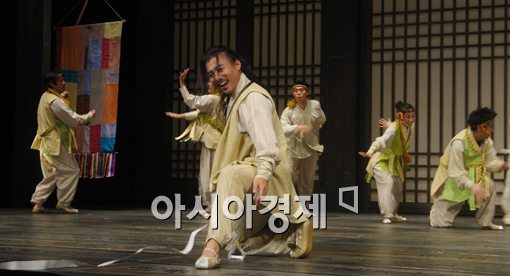 [포토]'신나는 풍악에 맞춰'