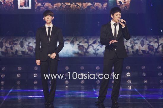 2AM members Jo Kwon and Changmin [Chae Ki-won/10Asia]