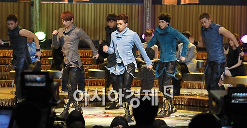[포토]2PM, '위대한 탄생' 축하공연 