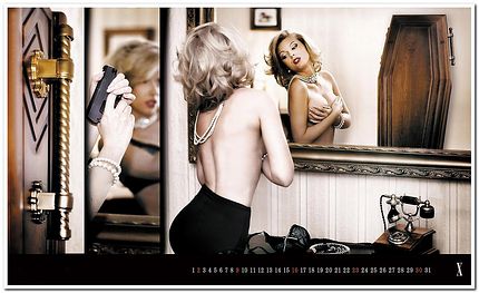 섹시 캘린더 선보인 관(棺) 제작업체