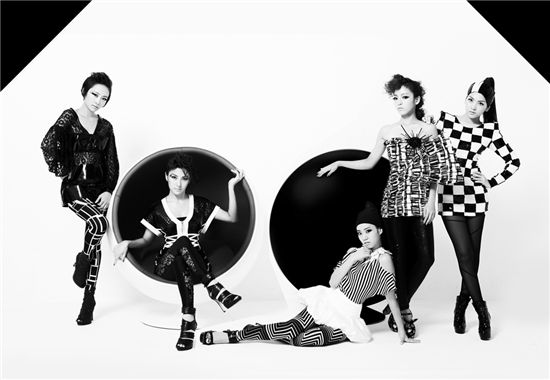 Album jacket of girl group KARA's fourth mini-album [DSP Media]