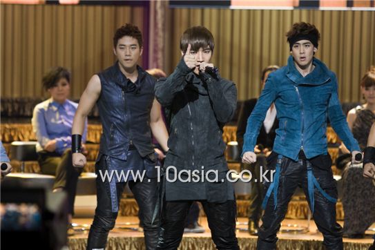 [PHOTO] 2PM performs on "MBC Star Audition"