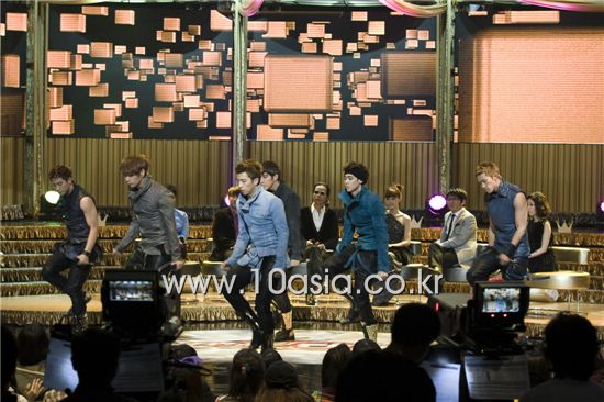 2PM Junho, Chansung, Wooyoung, Junsu, Nichkhun and Taecyeon [Lee Jin-hyuk/10Asia]