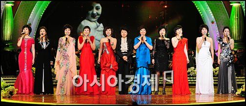 [포토]한자리 모인 '가요무대 사반세기'의 주역들